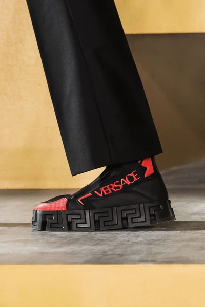 Look 27